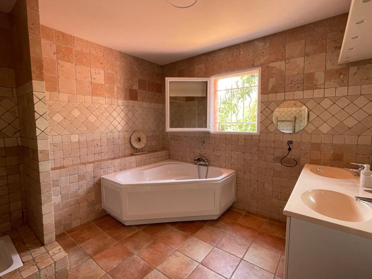 סן-מקסים Fantastic Pool Villa 900M To The Beach; With Extravagant Big Garden מראה חיצוני תמונה